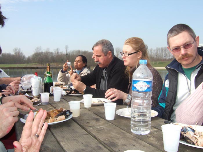 Actualités 2007 - 01 Repas dehors (03)